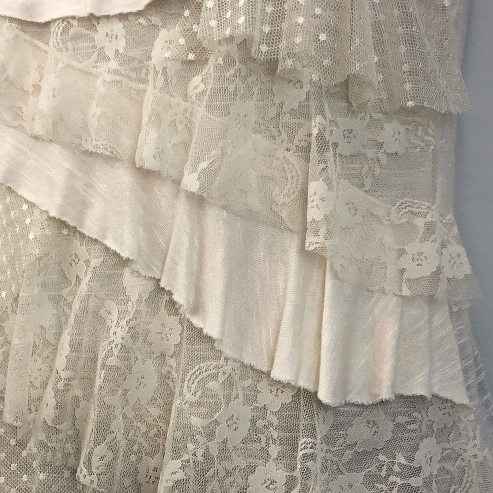 Eyeshadow Multi Layer Lace Front Tank Top - Picture 6 of 15